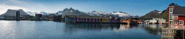 Panorama del porto di Svolvaer, Isole Lofoten, Norvegia — Foto Stock