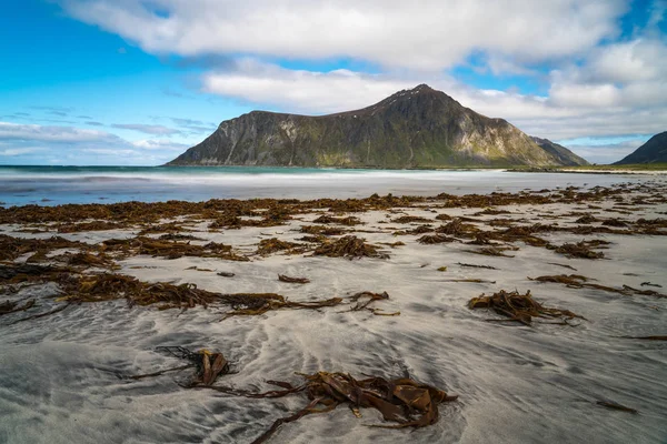 Longa exposição Flakstad Beach, Lofoten Islands, Norwa — Fotografia de Stock