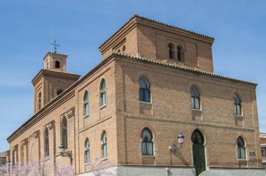 Neomudejar stil tuğla Kilisesi, San Matias, Madrid Hortaleza içinde ayarlayın. İspanya