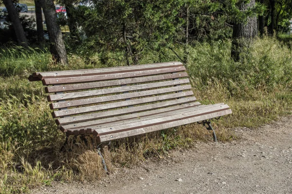 Drewniana Ławka Obok Polnej Drodze Parku Madrycie Hiszpania — Zdjęcie stockowe