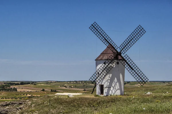 Paisaje Horizontal Con Molino Manchego Español Aislado Mota Del Cuervo —  Fotos de Stock