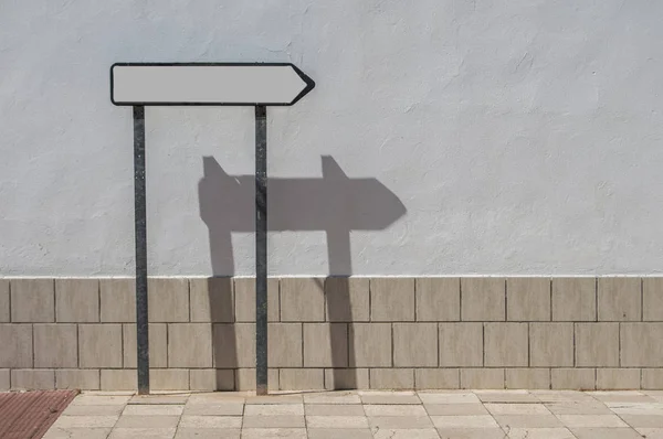 Знак Белым Фоном Стены Указывающий Улицу Деревни Провинции Альбасете Испания — стоковое фото