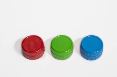 Rgb renkleri ile üç plastik fişli