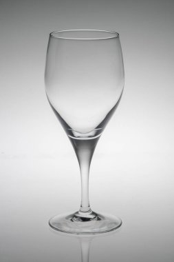 Şeffaf cam fincan, beyaz arka plan üzerinde izole