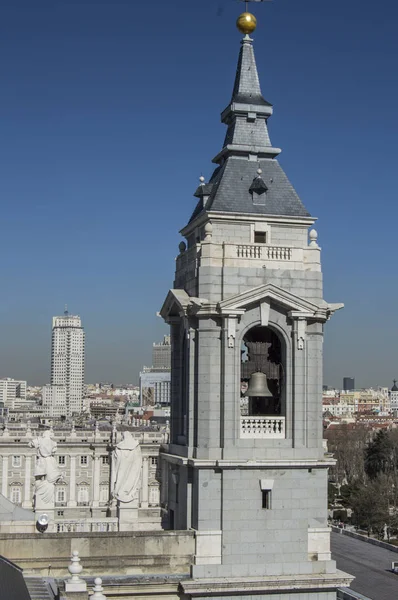 Cathedral Santa Mara Real Almudena Madrid Çan Kulesi Spanya — Stok fotoğraf