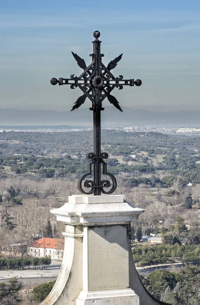 Železný Kříž Náboženské Budovy Horský Průsmyk Madrid Pozadí — Stock fotografie