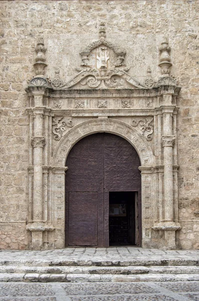 Возрождение Двери Церкви Святого Таинства Торрихосе Провинция Толедо Castilla Mancha — стоковое фото