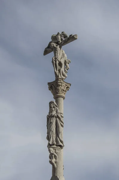 Piedra Tallada Española Cruza Cielo Azul Madrid España —  Fotos de Stock