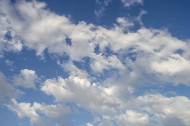 arka plan gökyüzü ile birlikte kümülüs bulutları İspanya 'dan görünüyor