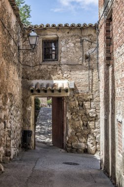 brihuega bahçe girişi ile kırsal köşe, Guadalajara eyaleti, Castilla la Mancha. İspanya