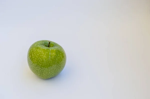Grön Äpple Granny Smith Isolerad Vit Bakgrund — Stockfoto