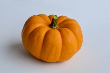 turuncu kabak izole edilmiş beyaz arkaplan