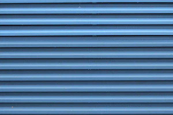 Голубой Металлический Фон Вертикальными Полосами Фасаде Здания Мадриде Испания — стоковое фото