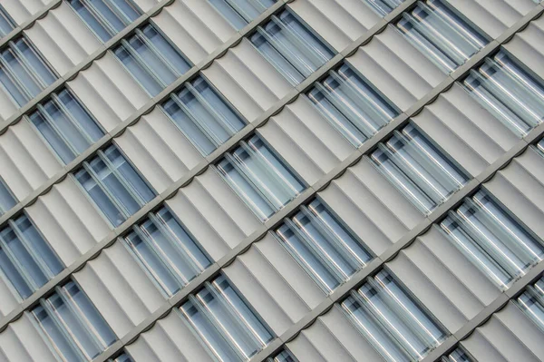 Tło Ukośnie Metalową Szklaną Fasadą Madrycie Hiszpania — Zdjęcie stockowe
