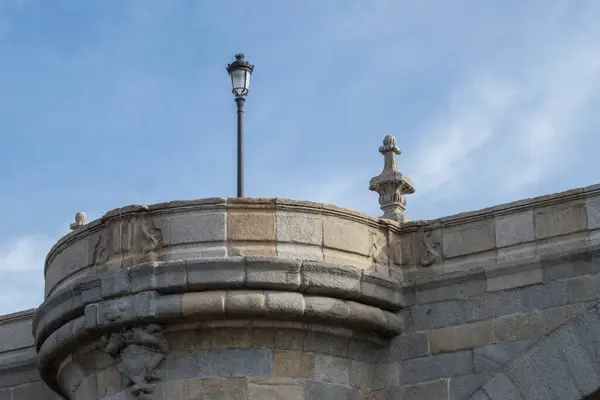 Fragmento Ponte Pedra Toledo Com Poste Iluminação Madrid Espanha — Fotografia de Stock