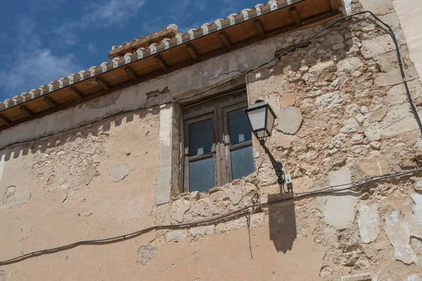 Pencere Fenerli Eski Taş Cephe Mimari Ayrıntı — Stok fotoğraf