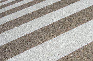 Çapraz olarak beyaz çizgili yaya geçidi olan arkaplan