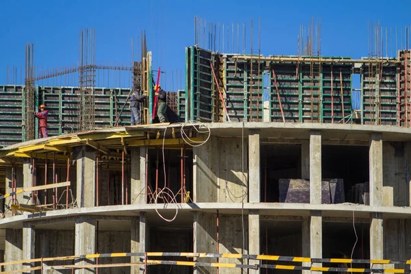 inşaatçılar bir konut bina inşa