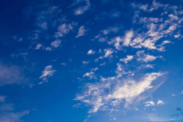 Céu azul fundo — Fotografia de Stock