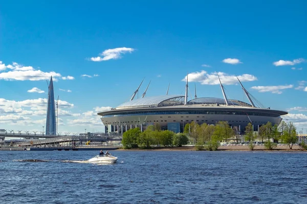 Saint-Petersburg, Rusya-15 Mayıs 2018: Krestovsky veya St.Petersburg futbol stadum. Fc Zenit veya FIFA Dünya Kupası 2018 Stadı sudan görüntülemek
