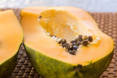 Papaya meyve, tatlı olgun taze papaya, çiğ vegan gıda.