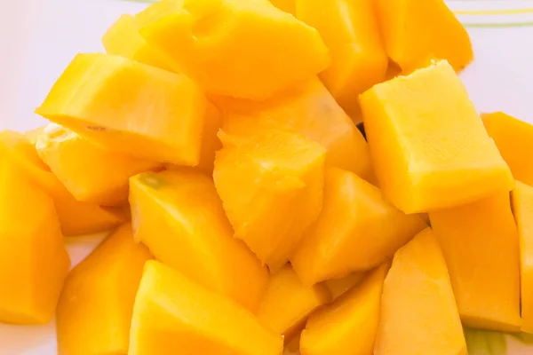 Trozos de fruta de papaya, papaya fresca madura dulce, comida vegana cruda . — Foto de Stock