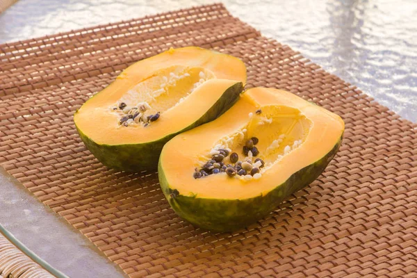 Papaya gyümölcs, édes érett friss papaya, nyers vegán étel. — Stock Fotó
