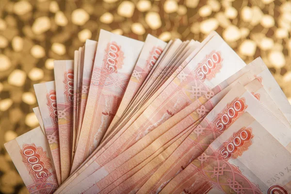 Rusya Rublesi para kavramı kazanmak Rus parası 5000 ruble banknot portre, makro yakın çekim