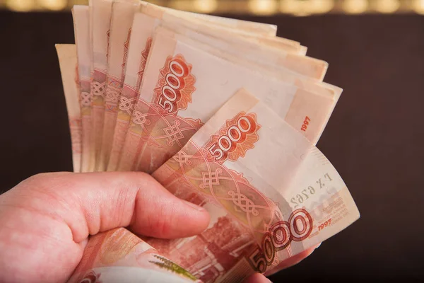 Российские деньги 5000 рублей банкноты крупным планом, выиграли концепцию российских рублей крупным планом Лицензионные Стоковые Изображения