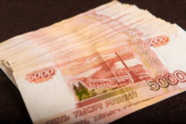 Rusya Rublesi para kavramı kazanmak Rus parası 5000 ruble banknot portre, makro yakın çekim