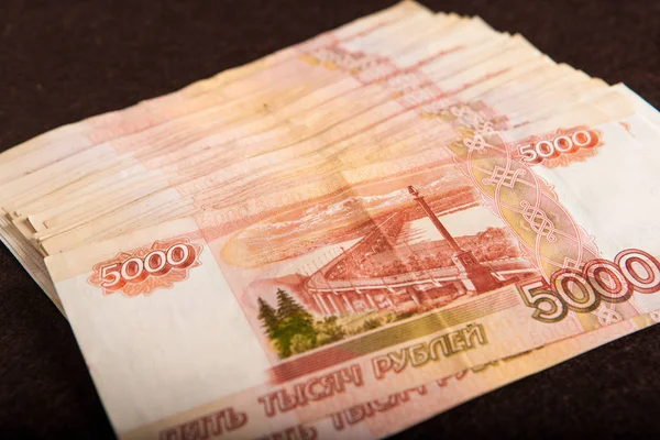 Російські гроші 5000 руб банкнота крупним планом макрос, win концепція Росія рубль грошей крупним планом Ліцензійні Стокові Зображення