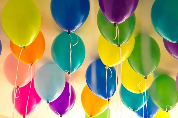 Balloons and colorful balloons with happy celebration party background — Stock Photo, Image