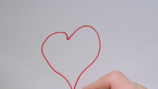 手写你我爱你在一块白色的木板上用一支红色的笔. — 图库视频影像
