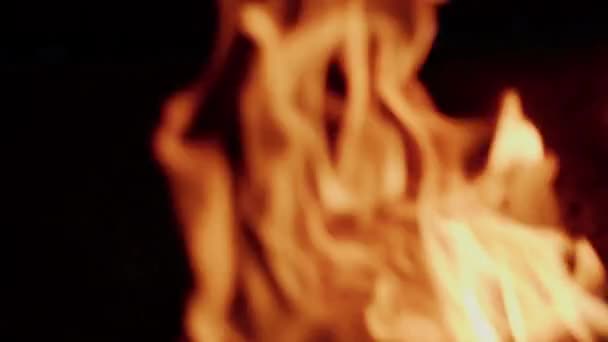 Фон горящего огня в замедленной съемке — стоковое видео