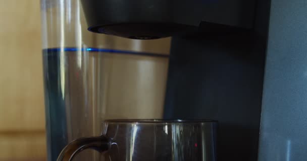 Faire du café en machine à café Capsule — Video