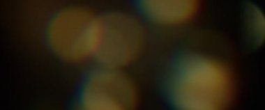 Doğal anamorfik mercek parlaması ve ışık sızıntısı ve ışın