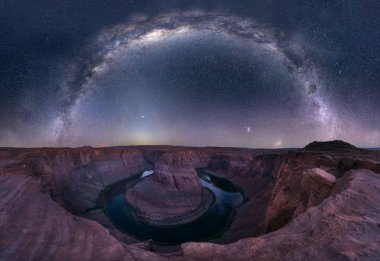 Fineart samanyolu ile Horseshoe Bend panoramik görünümü