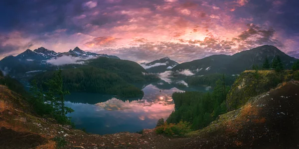 Puesta de sol en Cascadas del Norte - panorama — Foto de Stock
