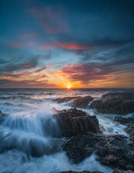 Oregon costa puesta de sol y olas —  Fotos de Stock