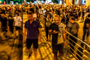 İnsanların göz yaşartıcı gaz Diaspora protesto uzak