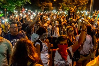 Protestocular binlerce Sehirler Romanya yürüdü