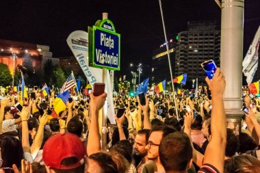 Protestocular binlerce Sehirler Romanya ag yürüdü