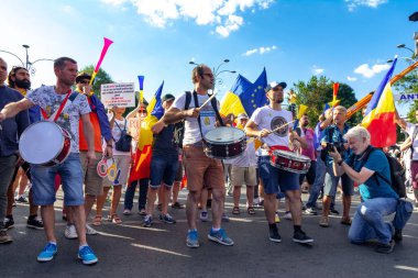 Protestocular binlerce Sehirler Romanya yürüdü