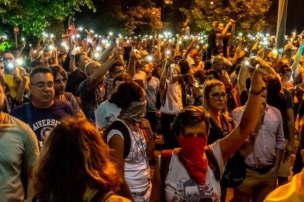 Duizenden protesters hebben een rally in steden in Roemenië — Stockfoto