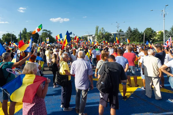 Thousands of protesters have rallied in cities across Romania — Stock Photo, Image