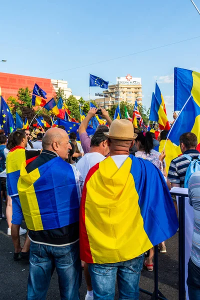 Des milliers de manifestants se sont rassemblés dans des villes de Roumanie — Photo