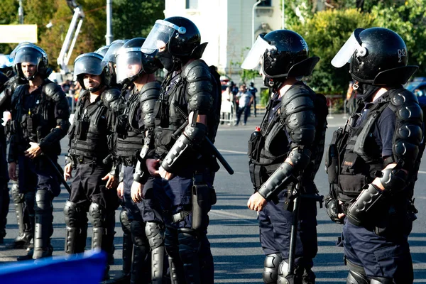 Riot Поліція підготовлені, щоб придушити прояви — стокове фото