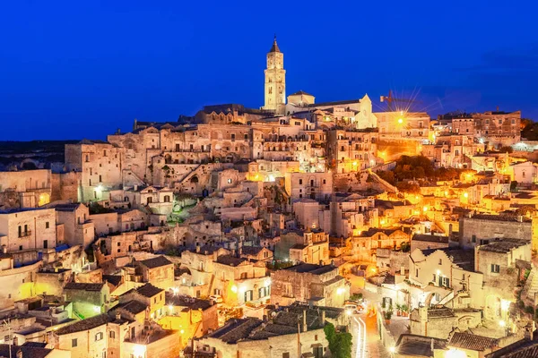Matera, Basilicata, Italy: Night view of the old town - Sassi di Matera — Stock Photo, Image