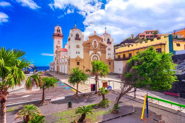 Candelaria, Tenerife, Isole Canarie, Spagna: Panoramica della Basilica di Nostra Signora di Candelaria — Foto Stock