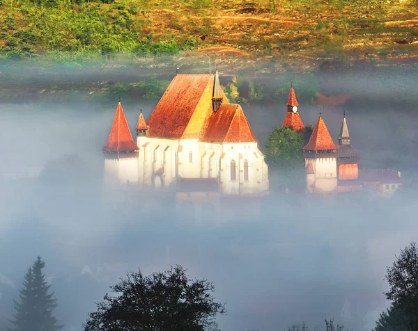 ルーマニア・シビウのトランシルヴァニアにあるビエルタン要塞教会 — ストック写真